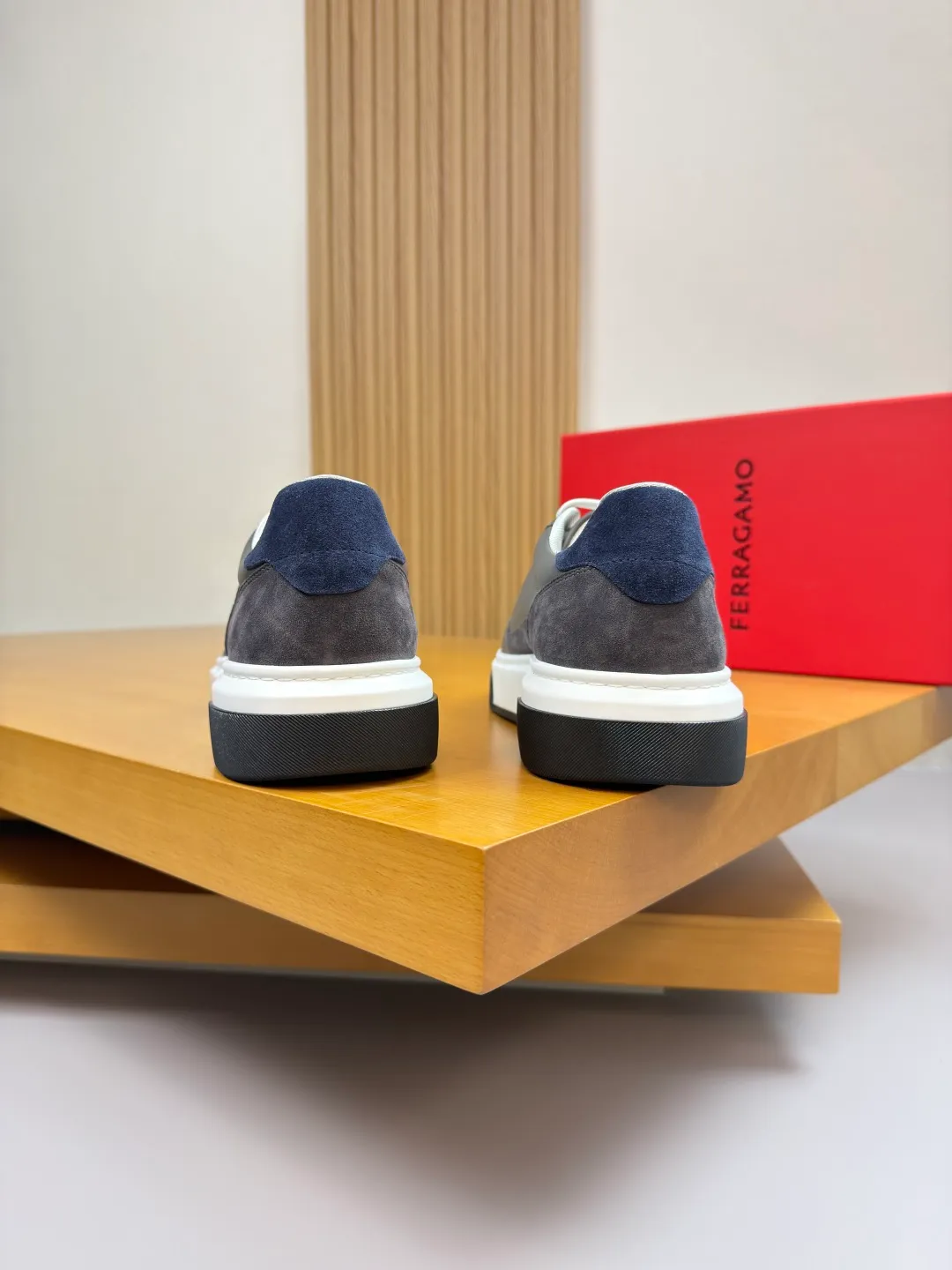 Men's men's shoes 💰440 [New style] 🏃‍♂️🏃‍♂️[Ferragamo] Ferragamo - High-end quality original order·Casual sports shoes -Upper: 🔝Nappa calfskin, suede calfskin, shoe body. Sewing brand totem, tongue air pressure brand logo -Inner: water-dyed cowhide -Outsole: ultra-light TPU foam rubber; molded outsole -Ultra-high quality control and fine workmanship: outstanding (high-end, extravagance, grade) -Size: 38-45 (46, can be customized)